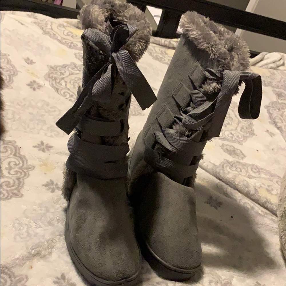 Grey boots